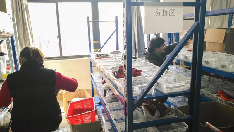 向老外出口圣誕用品，浙江義烏商人年銷數(shù)千萬
